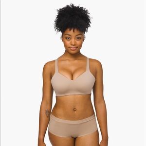 NWT Lululemon hold true bra (soft sand)